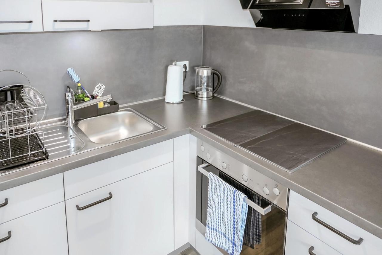 Wohlfuehlwohnung Im Zentrum Mit 24-7 Self Check-In, Wlan & Smart Tv Kiel Kültér fotó